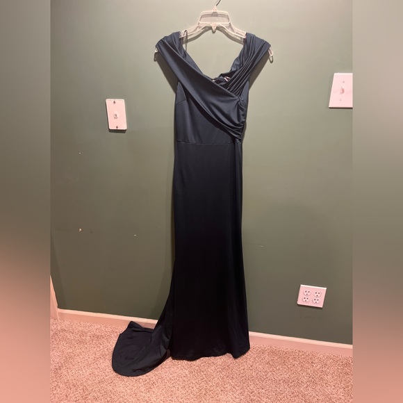 Emerald off the shoulder dress - Picture 1 of 2